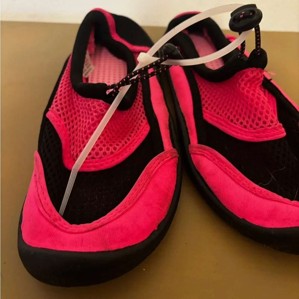 Pink and Black water Shoes girls 2/3